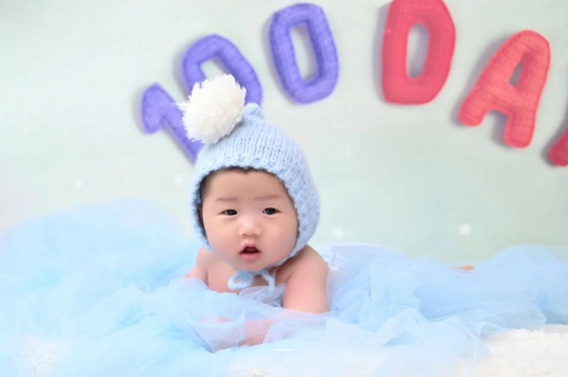 双鸭山宝宝尿少尿黄怎么回事